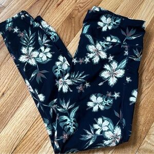 Vuori Floral Print Leggings - Black and White